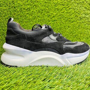 UGG LA Hills Womens Size 7 Black White Athletic Running Walking Shoes Sneakers